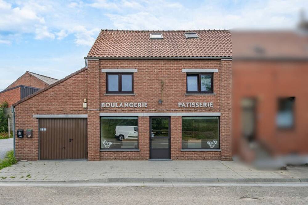 Immeuble mixte à à Strée 6511 197500.00€ 3 chambres 241.00m² - annonce 494756