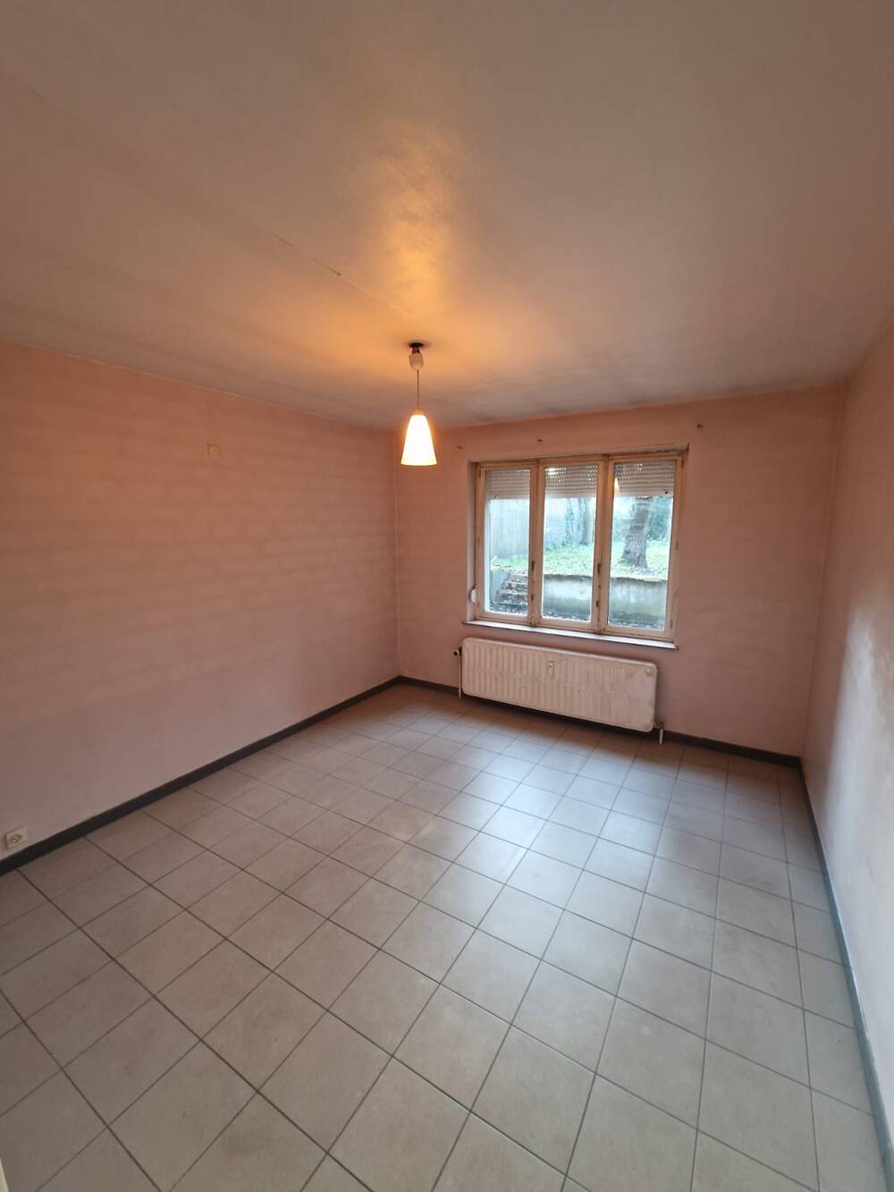 Rez-de-chaussée à vendre à Gilly 6060 150000.00€ 1 chambres 80.00m² - annonce 513493