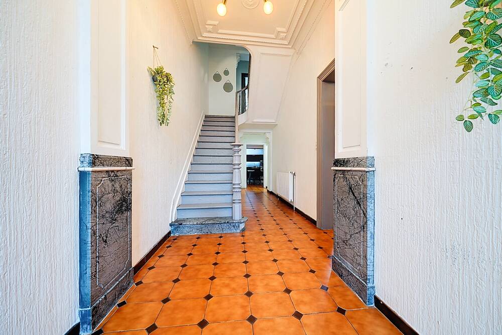 Maison à vendre à Gilly 6060 365000.00€ 6 chambres 273.00m² - annonce 513840