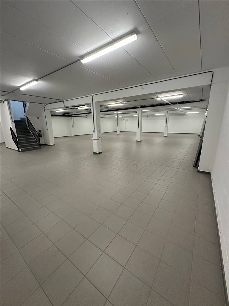 Commerce à louer à Gilly 6060 750.00€ chambres 300.00m² - annonce 514739