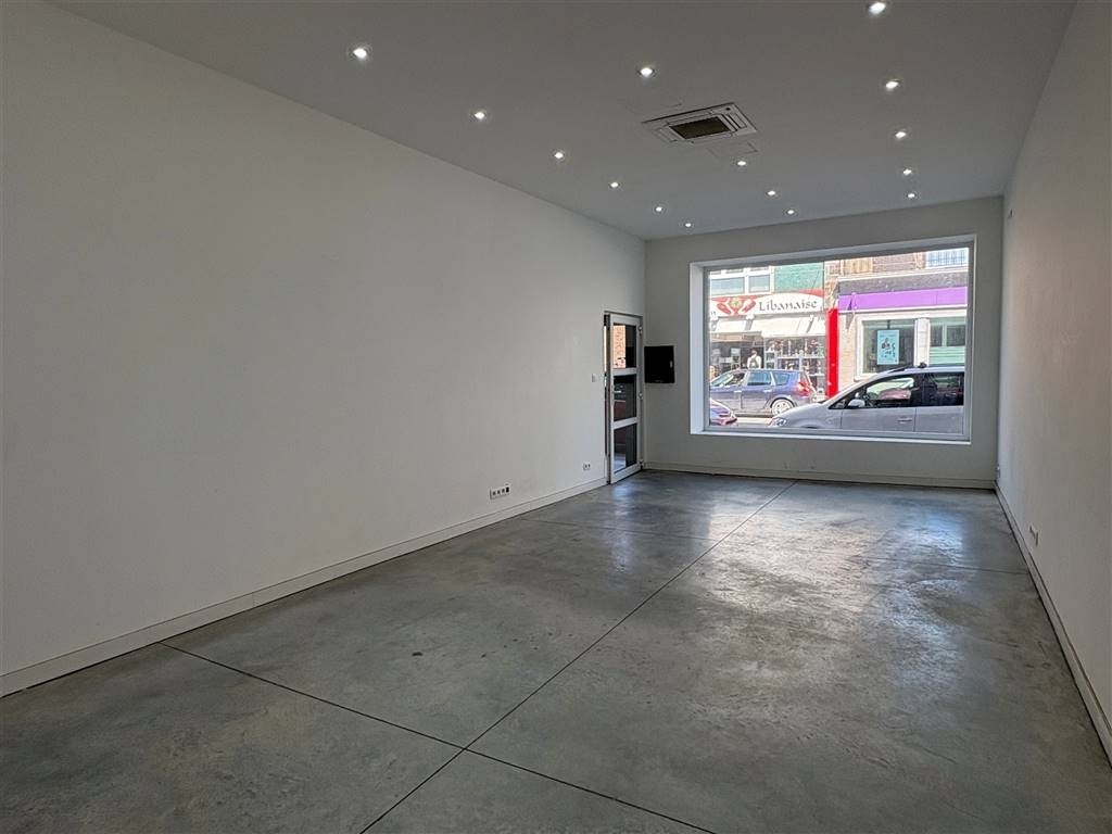 Commerce à louer à Gilly 6060 700.00€ chambres m² - annonce 515379