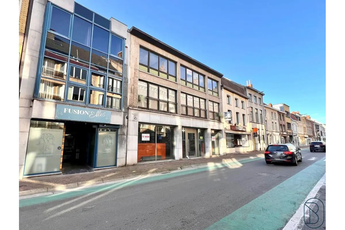 Commerce à vendre à Froyennes 7503 399000.00€  chambres 579.00m² - annonce 519887