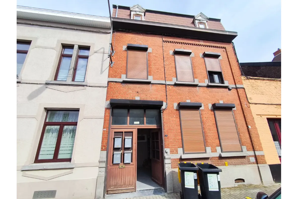 Immeuble de rapport - Immeuble à appartement à vendre à Frameries 7080 190000.00€ 5 chambres m² - annonce 523974
