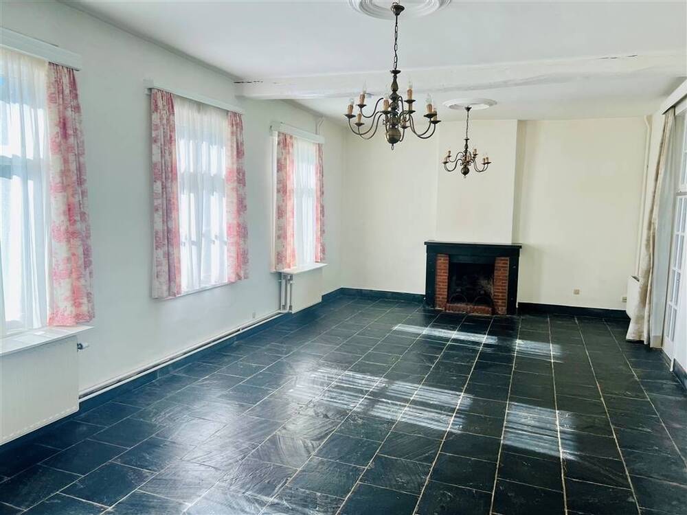 Commerce à louer à Chaussée-Notre-Dame-Louvignies 7063 1700.00€ 4 chambres 300.00m² - annonce 527899