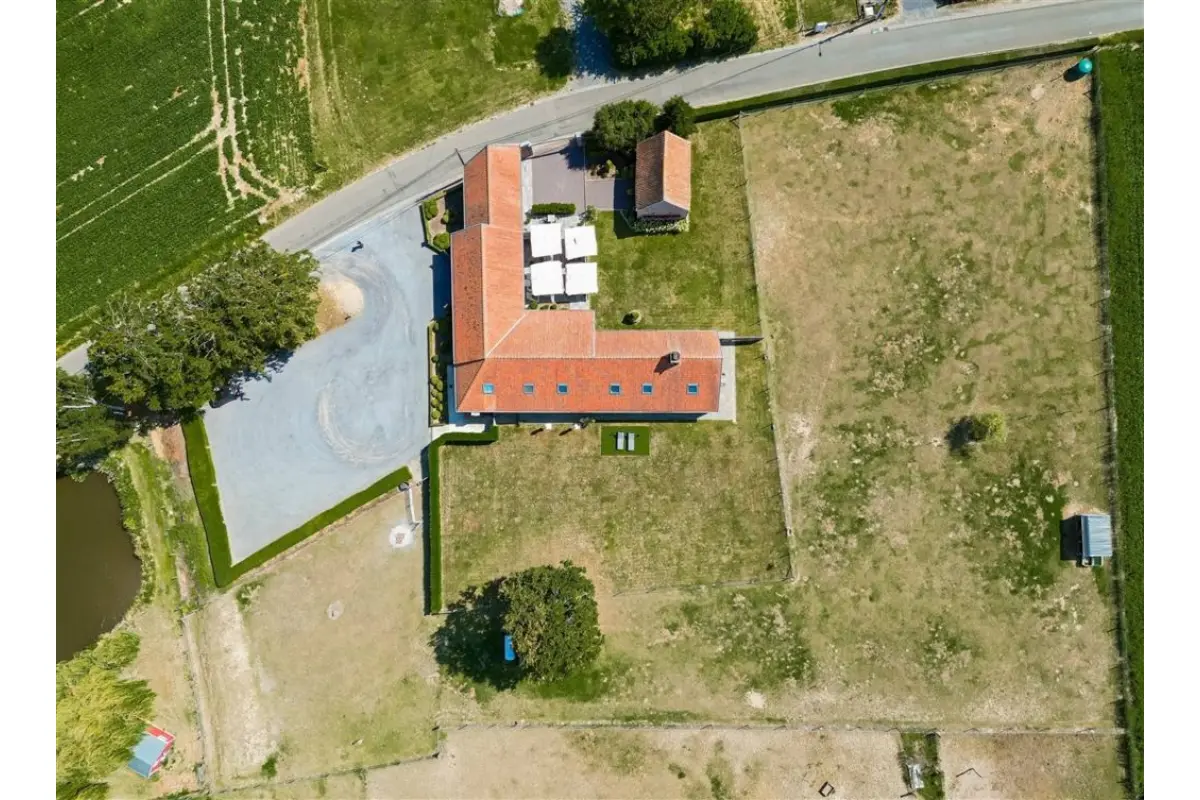 Commerce à vendre à Mont-de-l'Enclus 7750 990000.00€ 3 chambres 345.00m² - annonce 580690