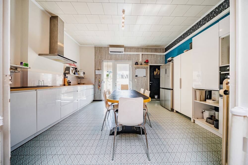 Maison à vendre à Châtelet 6200 299000.00€ 5 chambres 232.00m² - annonce 529074
