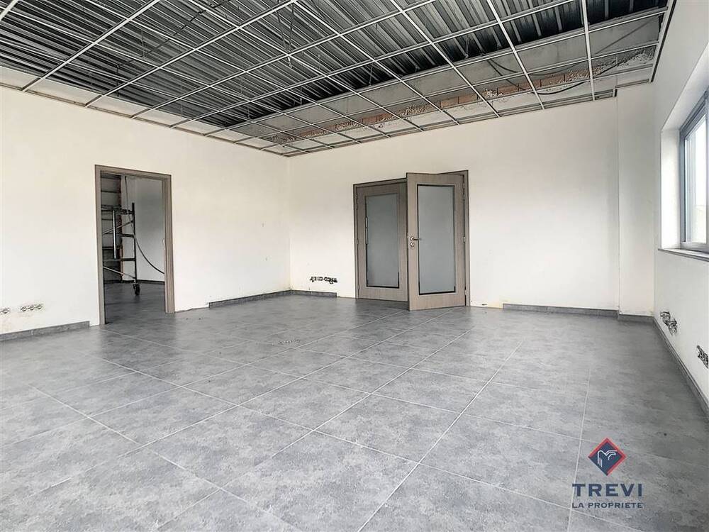 Commerce à à Montignies-sur-Sambre 6061 2000.00€ chambres 260.00m² - annonce 530088