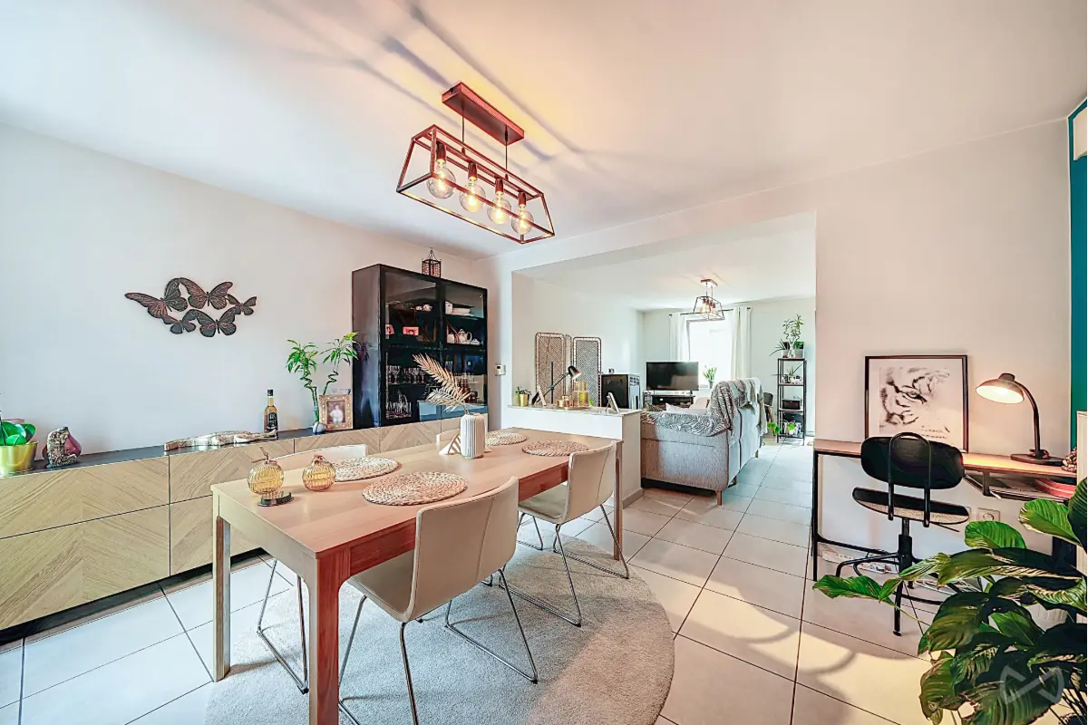 Maison à vendre à Couillet 6010 197000.00€ 3 chambres 132.00m² - annonce 644372