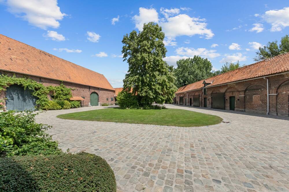 Bungalow à vendre à Blandain 7522 980000.00€ 5 chambres 251.00m² - annonce 533962