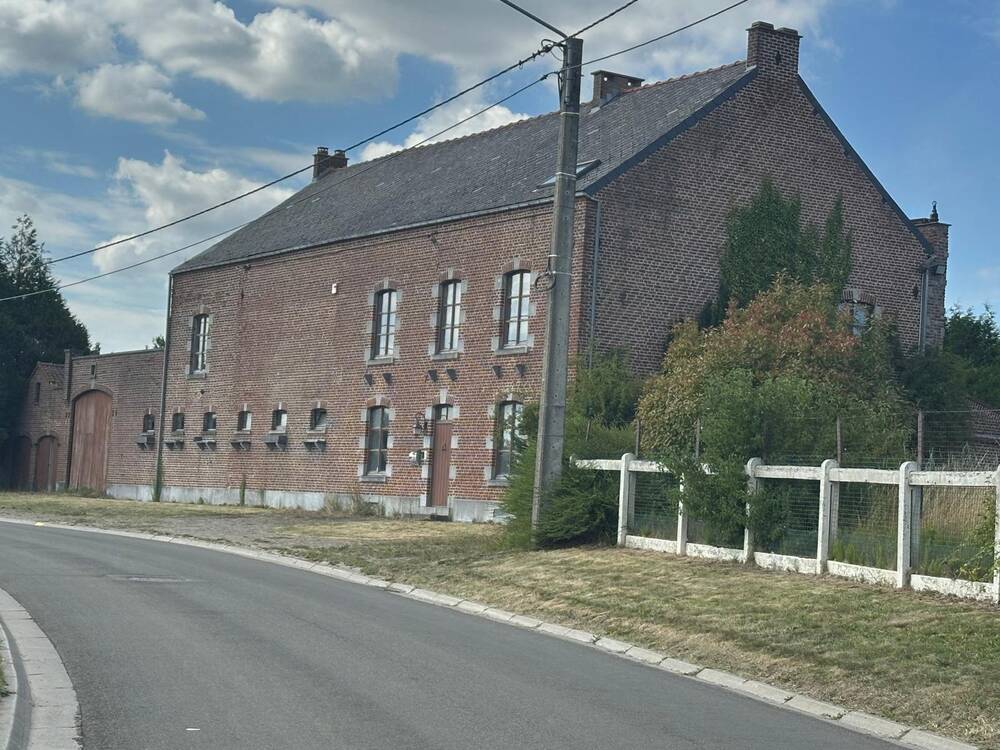Commerce à vendre à Nalinnes 6120 310000.00€ 5 chambres m² - annonce 535143