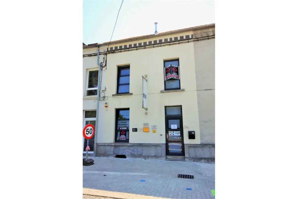 Commerce à louer à Chimay 6460 220.00€  chambres m² - annonce 542646