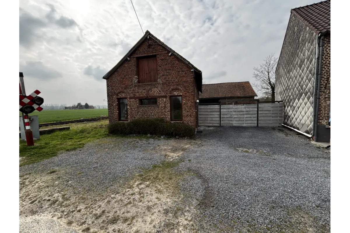 Commerce à louer à Meslin-l'Evèque 7822 600.00€ 0 chambres m² - annonce 542759