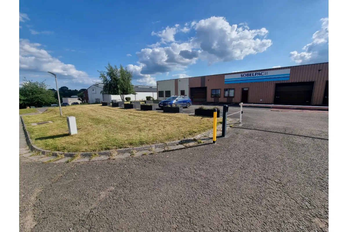 Commerce à vendre à Beaumont 6500 879000.00€  chambres m² - annonce 544907