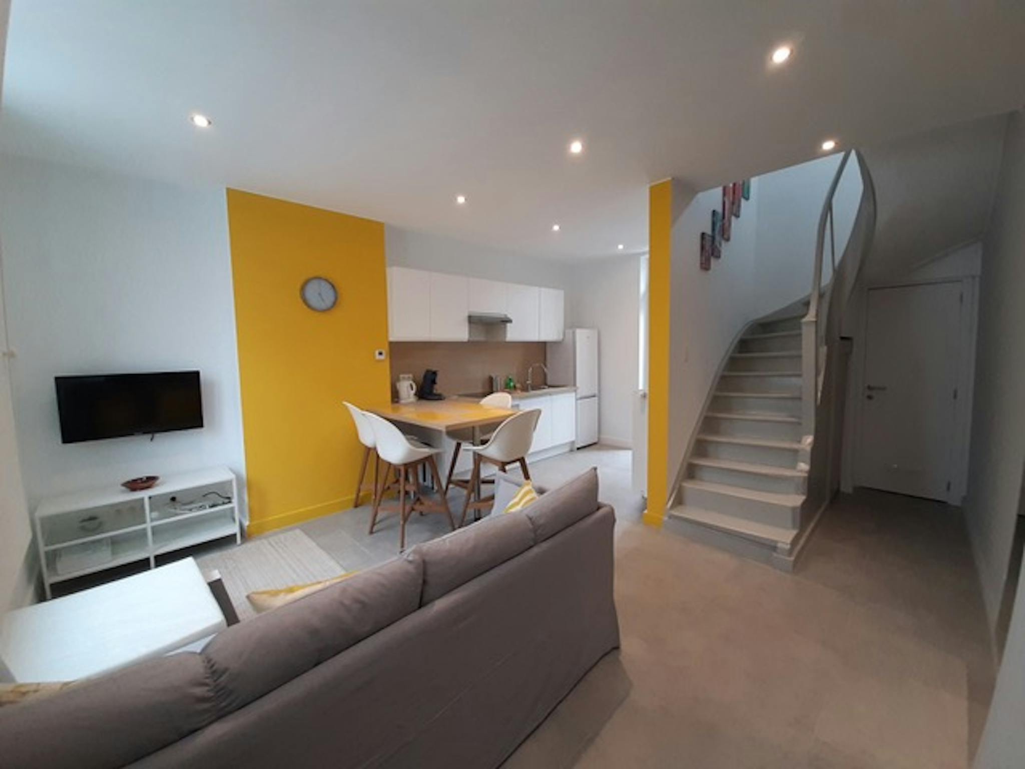 Appartement à louer à Monceau-sur-Sambre 6031 385.00€ 1 chambres 90.00m² - annonce 795197