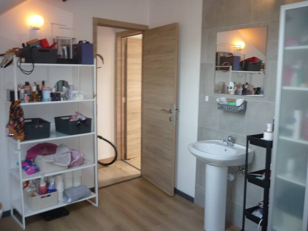 Duplex à louer à Roux 6044 680.00€ 1 chambres 85.00m² - annonce 549729