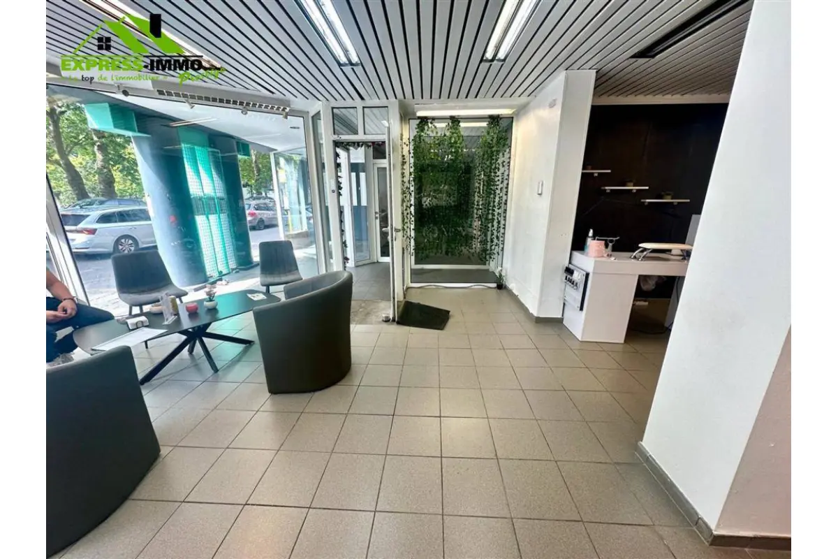 Commerce à louer à Montignies-sur-Sambre 6061 1300.00€  chambres m² - annonce 550405