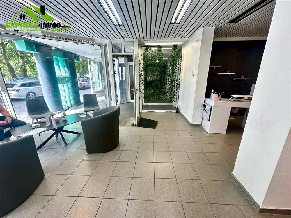 Commerce à louer à Montignies-sur-Sambre 6061 1300.00€ chambres m² - annonce 550405