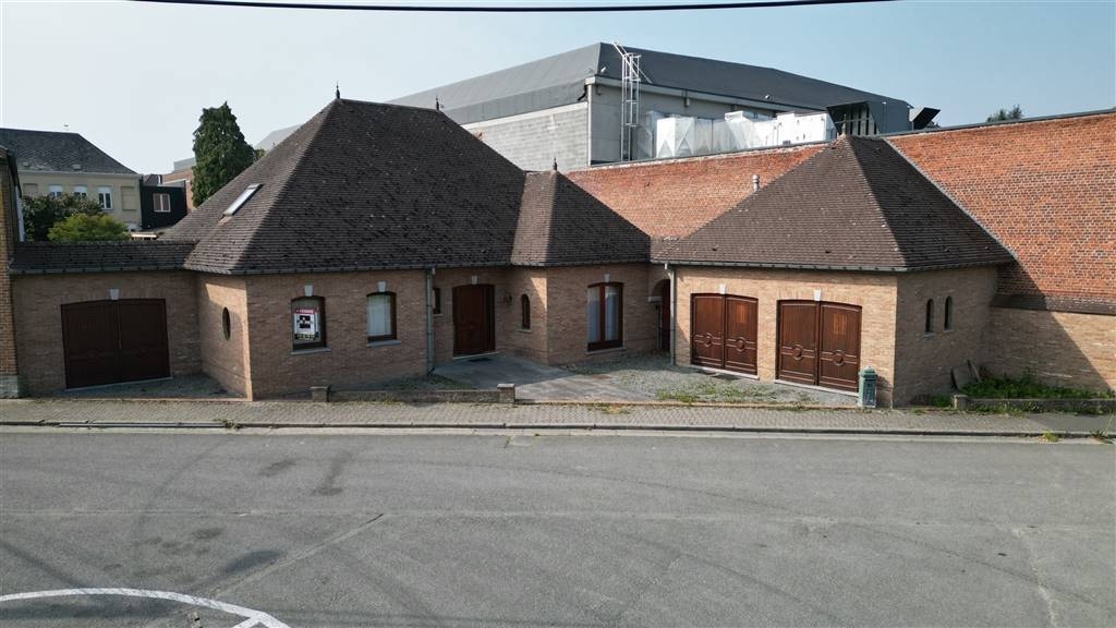 Maison à vendre à Leuze-en-Hainaut 7900 275000.00€ 4 chambres 235.00m² - annonce 553025
