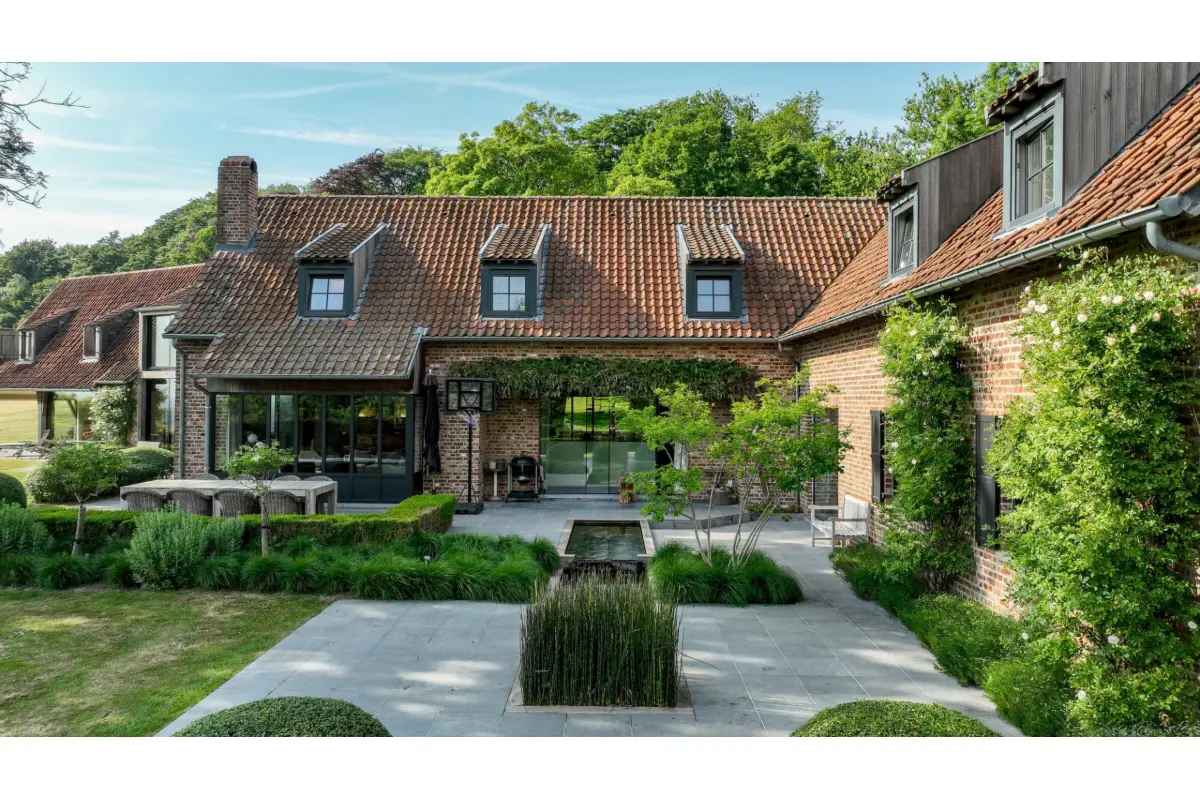 Maison à vendre à Mont-Saint-Aubert 7542 3000000.00€ 4 chambres 700.00m² - annonce 554964