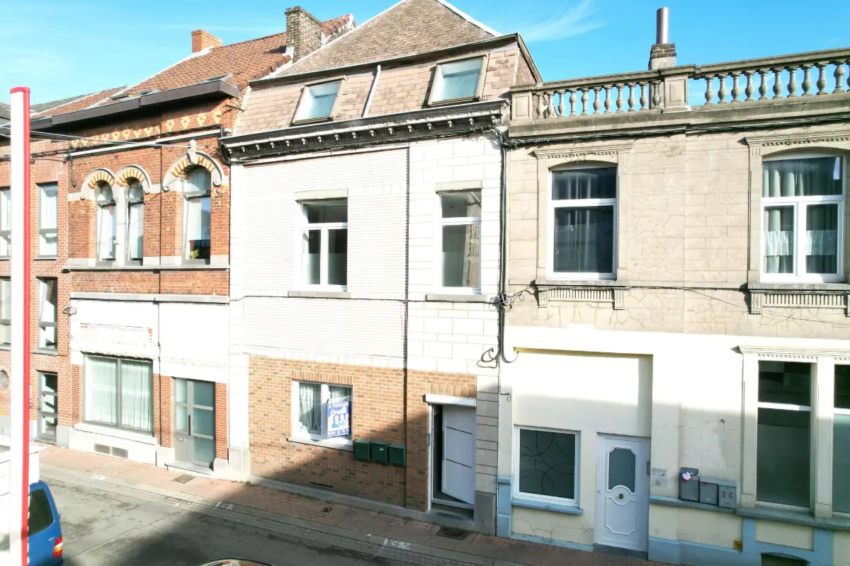 Immeuble de rapport - Immeuble à appartement à vendre à Manage 7170 285000.00€ 3 chambres 178.00m² - annonce 557327