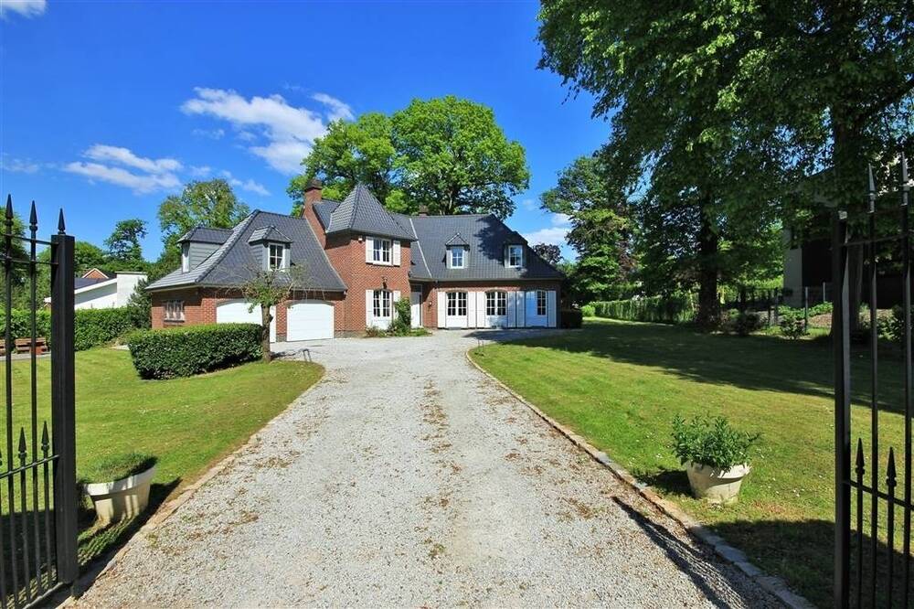 Maison à vendre à Montigny-le-Tilleul 6110 789000.00€ 5 chambres 341.00m² - annonce 557370