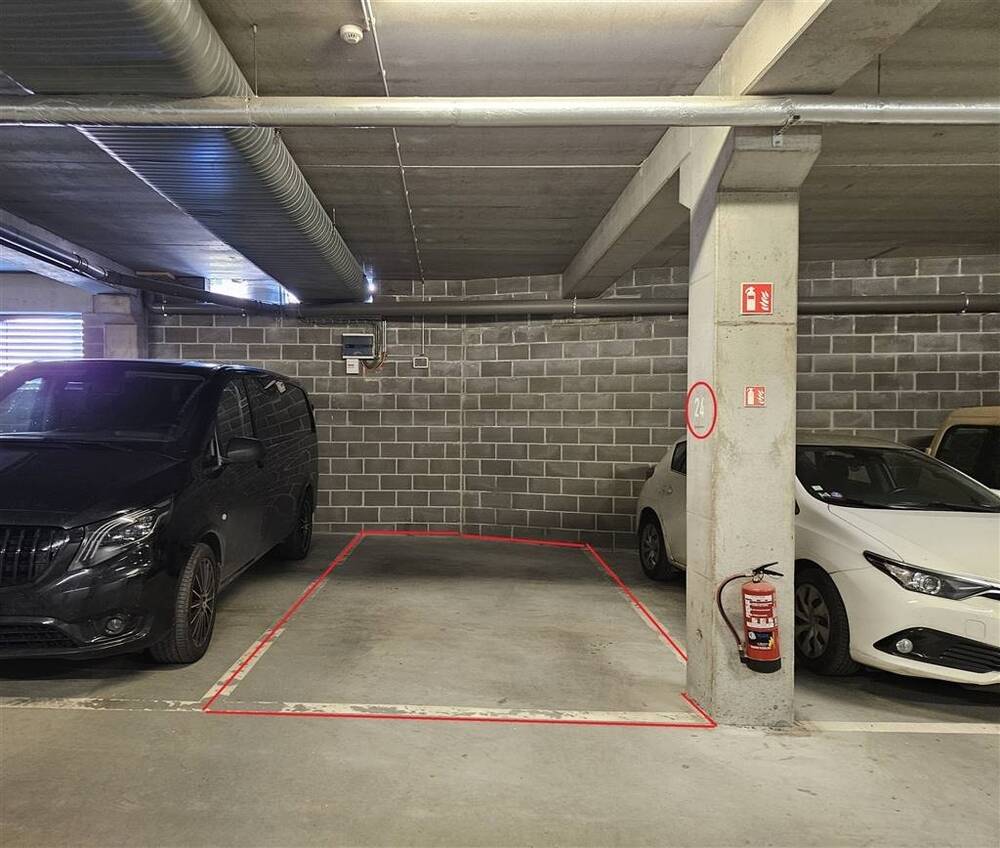 Parking à à Tournai 7500 86.00€ chambres m² - annonce 557746