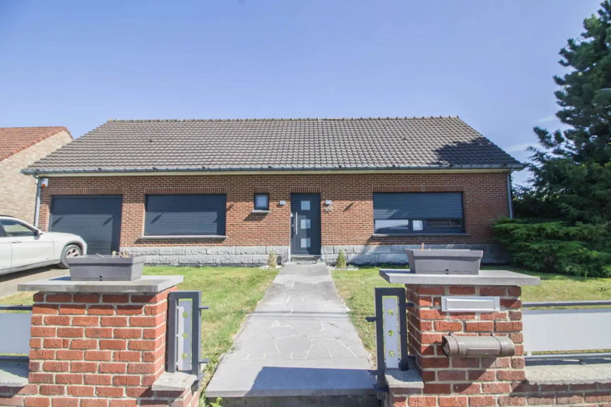 Villa à vendre à Monceau-sur-Sambre 6031 299000.00€ 3 chambres 160.00m² - annonce 559475