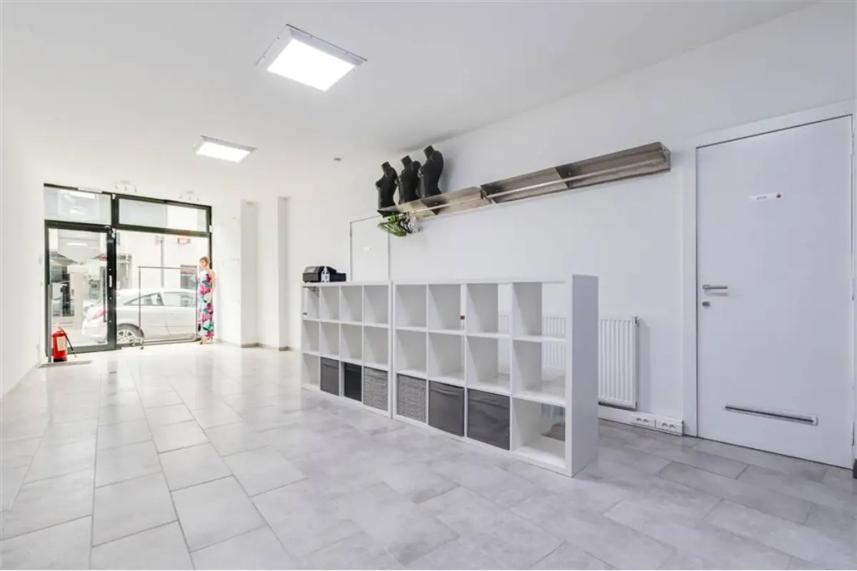 Commerce à vendre à Leuze-en-Hainaut 7900 89500.00€  chambres 45.00m² - annonce 564017