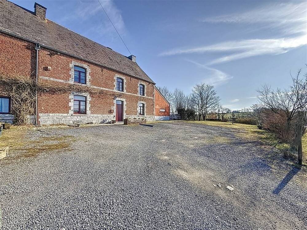 Maison à vendre à Froidchapelle 6440 375000.00€ 6 chambres 463.00m² - annonce 567465