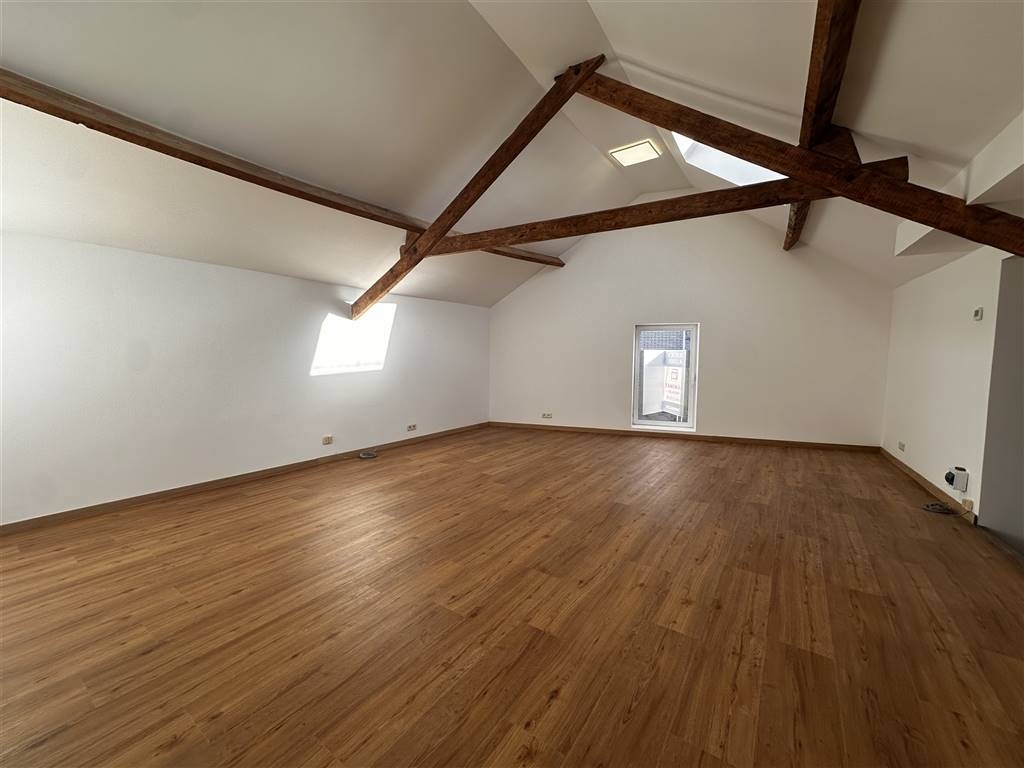 Commerce à louer à Villers-Perwin 6210 2000.00€ chambres 175.00m² - annonce 568195
