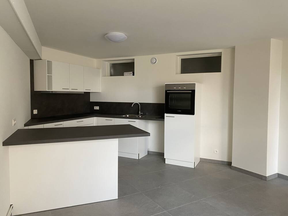 Rez-de-chaussée à louer à Bizet 7783 900.00€ 3 chambres 112.00m² - annonce 573489