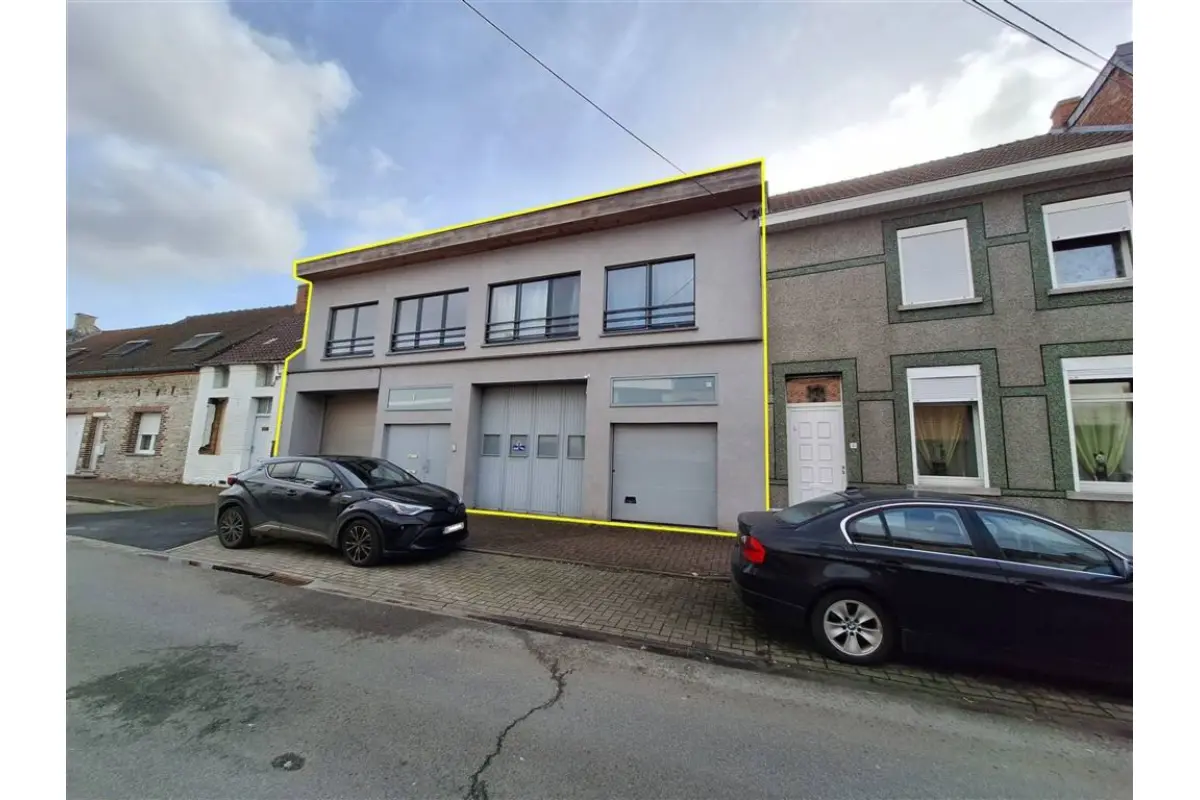 Immeuble de rapport - Immeuble à appartement à vendre à Basècles 7971 330000.00€ 4 chambres 270.00m² - annonce 575180