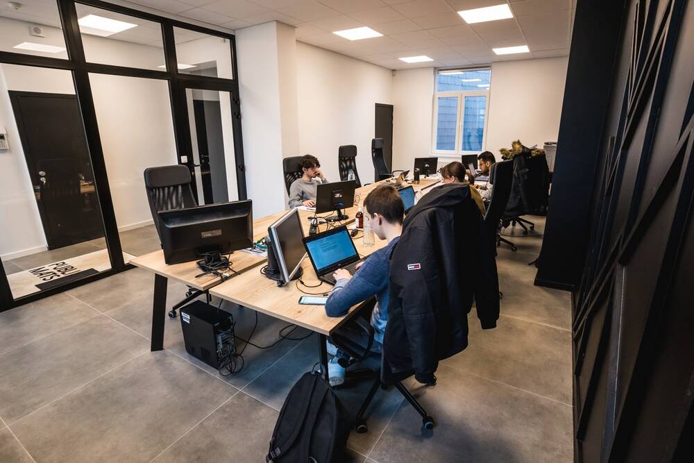 Commerce à à Mons 7000 1500.00€ chambres m² - annonce 575663