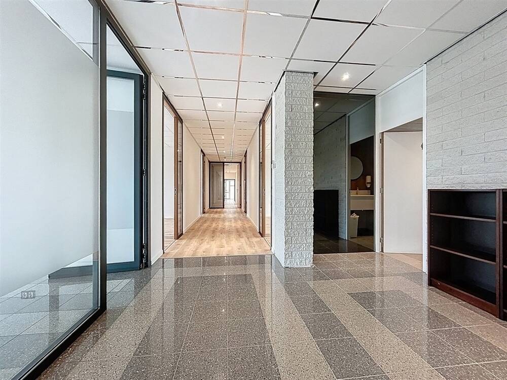 Commerce à louer à Orcq 7501 5555.00€  chambres 330.00m² - annonce 580472