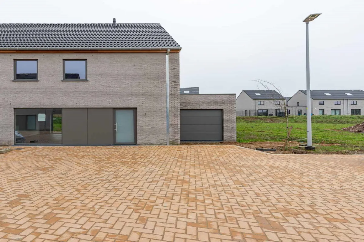 Maison à vendre à Bellecourt 7170 0.00€ 4 chambres 198.04m² - annonce 579540