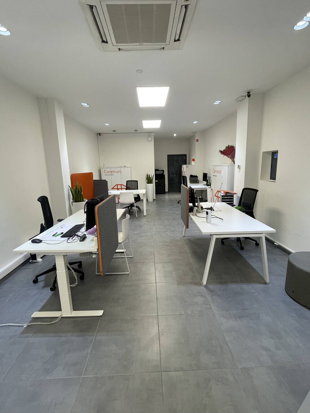 Commerce à louer à La Louvière 7100 1350.00€ 0 chambres m² - annonce 582160