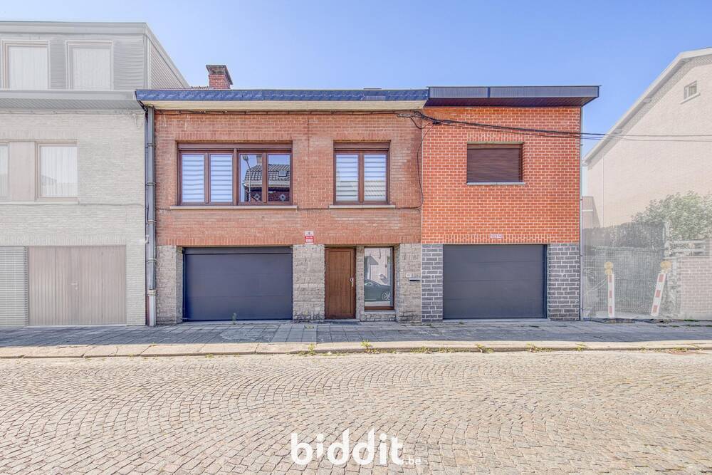 Maison à vendre à Monceau-sur-Sambre 6031 210000.00€ 4 chambres m² - annonce 583796