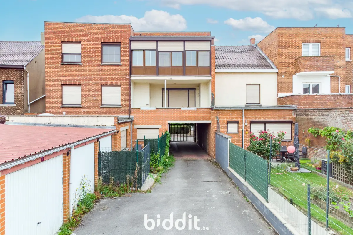 Immeuble de rapport - Immeuble à appartement à vendre à Monceau-sur-Sambre 6031 130000.00€ 3 chambres m² - annonce 583798