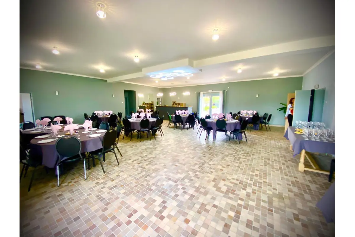 Commerce à  à Tournai 7500 800.00€  chambres 320.00m² - annonce 583991