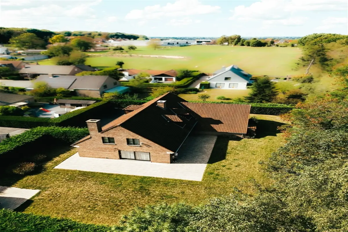 Commerce à vendre à Mouscron 7700 649000.00€ 4 chambres 348.53m² - annonce 593119