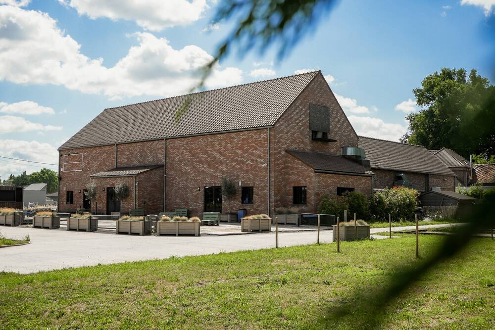 Commerce à vendre à Esquelmes 7743 900000.00€  chambres 500.00m² - annonce 587283