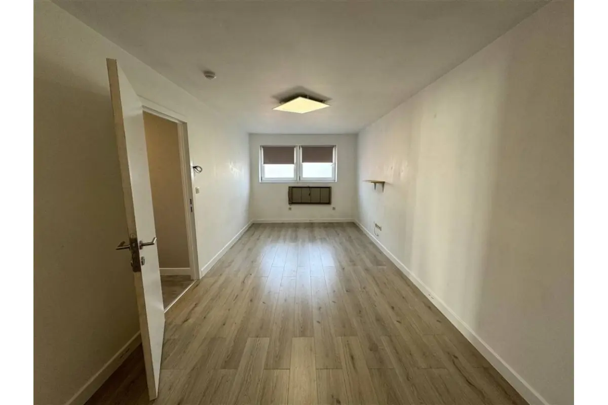 Commerce à louer à Montignies-sur-Sambre 6061 800.00€  chambres m² - annonce 588300