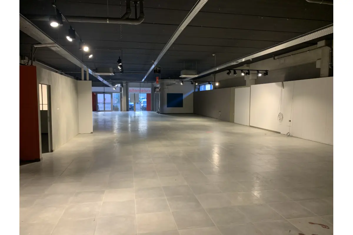 Commerce à louer à Froyennes 7503 5800.00€ 0 chambres m² - annonce 588134