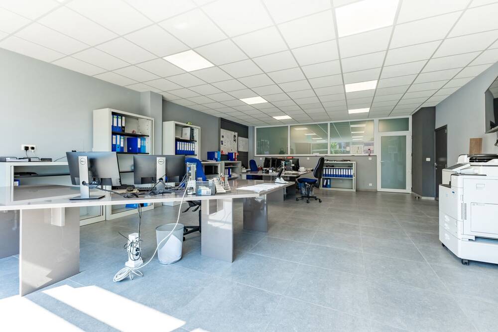 Commerce à louer à Fayt-lez-Manage 7170 1500.00€ chambres 111.00m² - annonce 588176