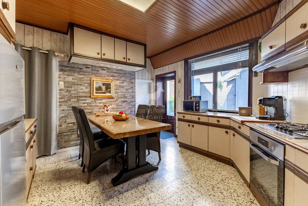 Commerce à vendre à La Hestre 7170 199999.00€ chambres 198.00m² - annonce 588174