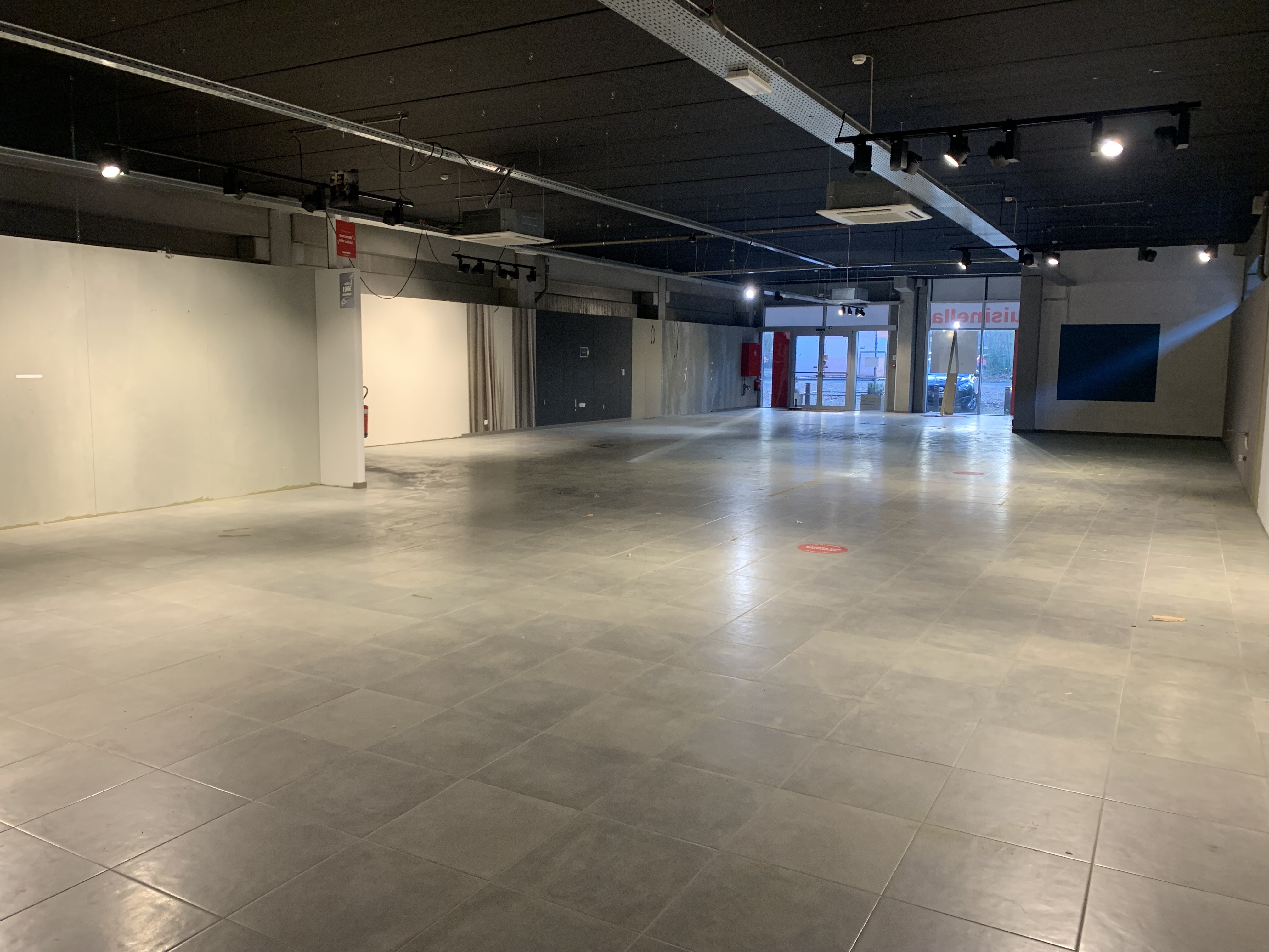 Commerce à louer à Tournai 7500 5800.00€ 0 chambres m² - annonce 588129