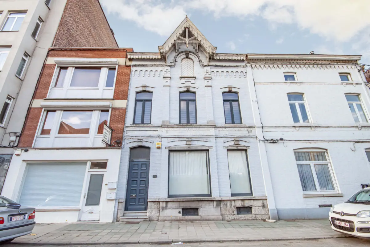 Maison à vendre à Mont-sur-Marchienne 6032 238000.00€ 3 chambres 348.00m² - annonce 590086