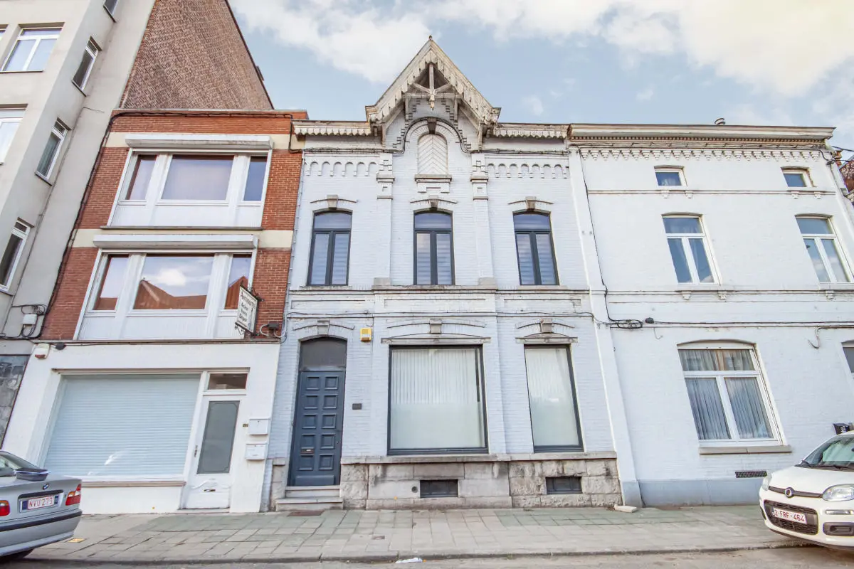 Maison à vendre à Mont-sur-Marchienne 6032 238000.00€ 3 chambres 348.00m² - annonce 590086