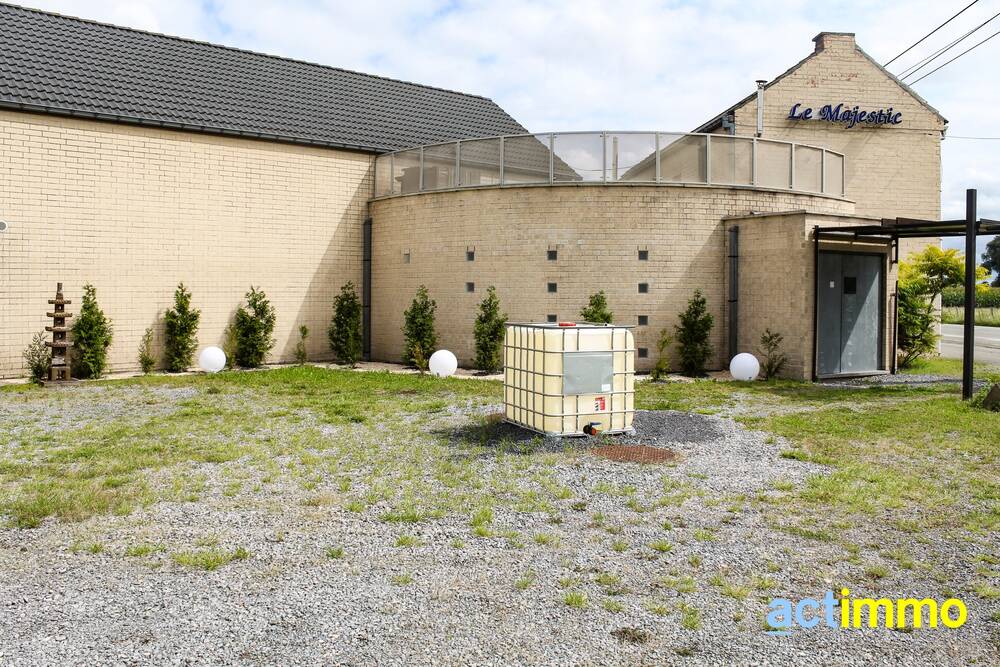 Commerce à vendre à Rumes 7610 449000.00€  chambres 560.00m² - annonce 590419