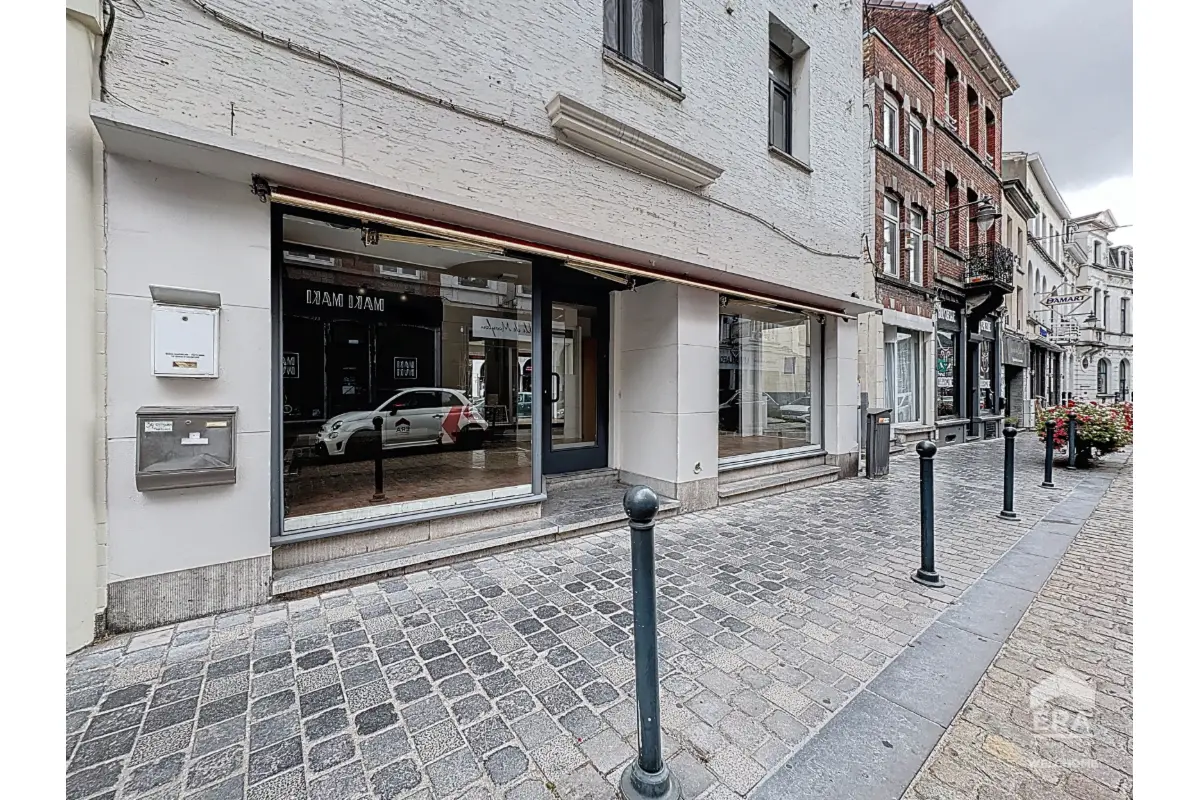 Commerce à louer à Soignies 7060 800.00€ 0 chambres m² - annonce 592473